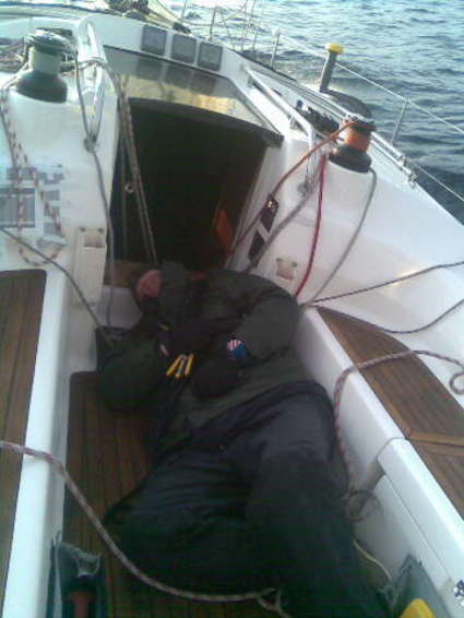 Skipperen på Swai slapper av etter en hard økt.