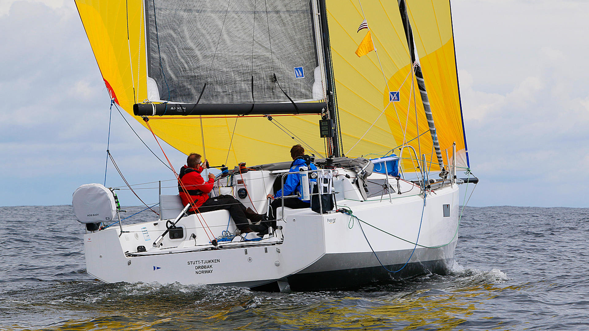 SAIL RACING WITH A FRIEND