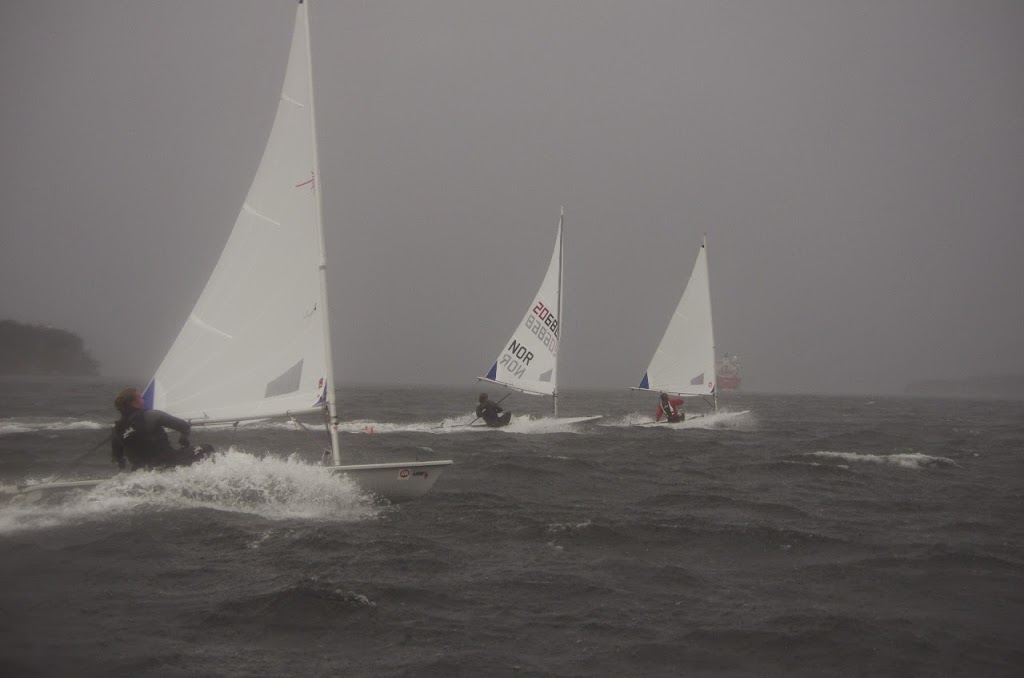 Frisk seiling i Hjeltefjorden