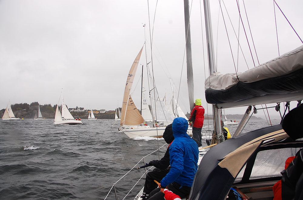 Start i grått og vått